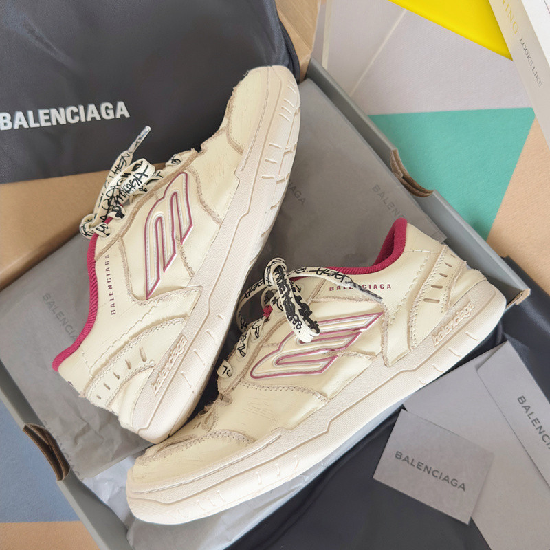 Ba1en*iaga launches new hamptons sneaker