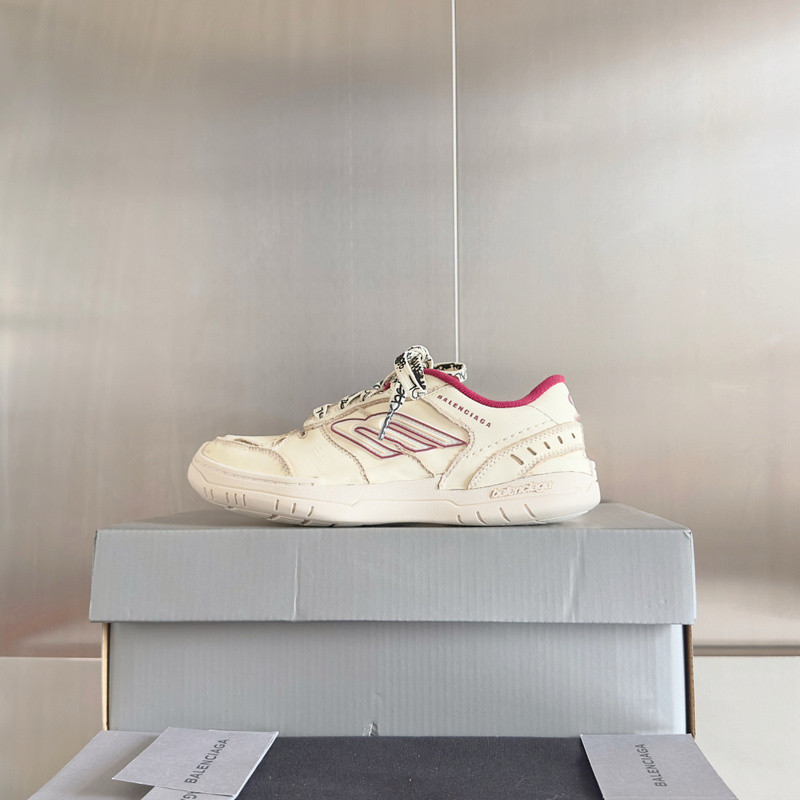 Ba1en*iaga launches new hamptons sneaker