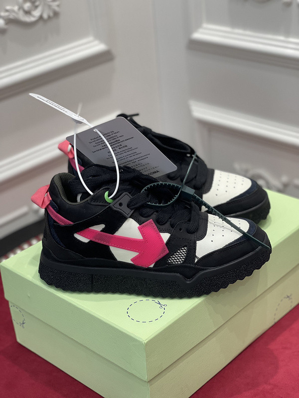 Off-White c/o Virgil Abloh