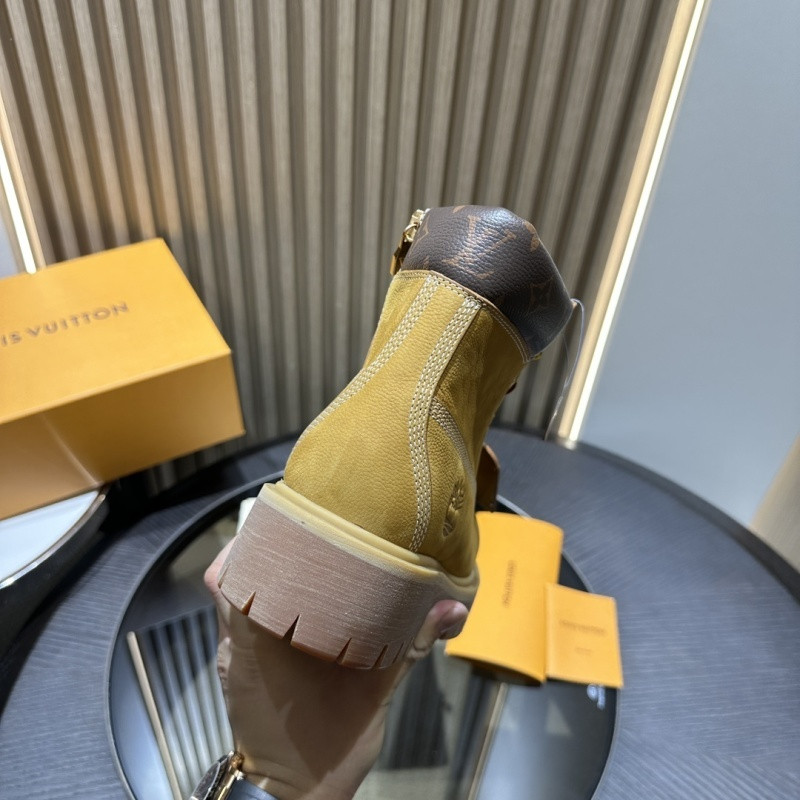 LOU1_TON SNEAKERS(The one with LV letters on the shoe is on the back)