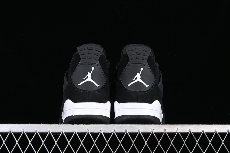 Air Jordan 4 “White Thunder” FQ8138-001
