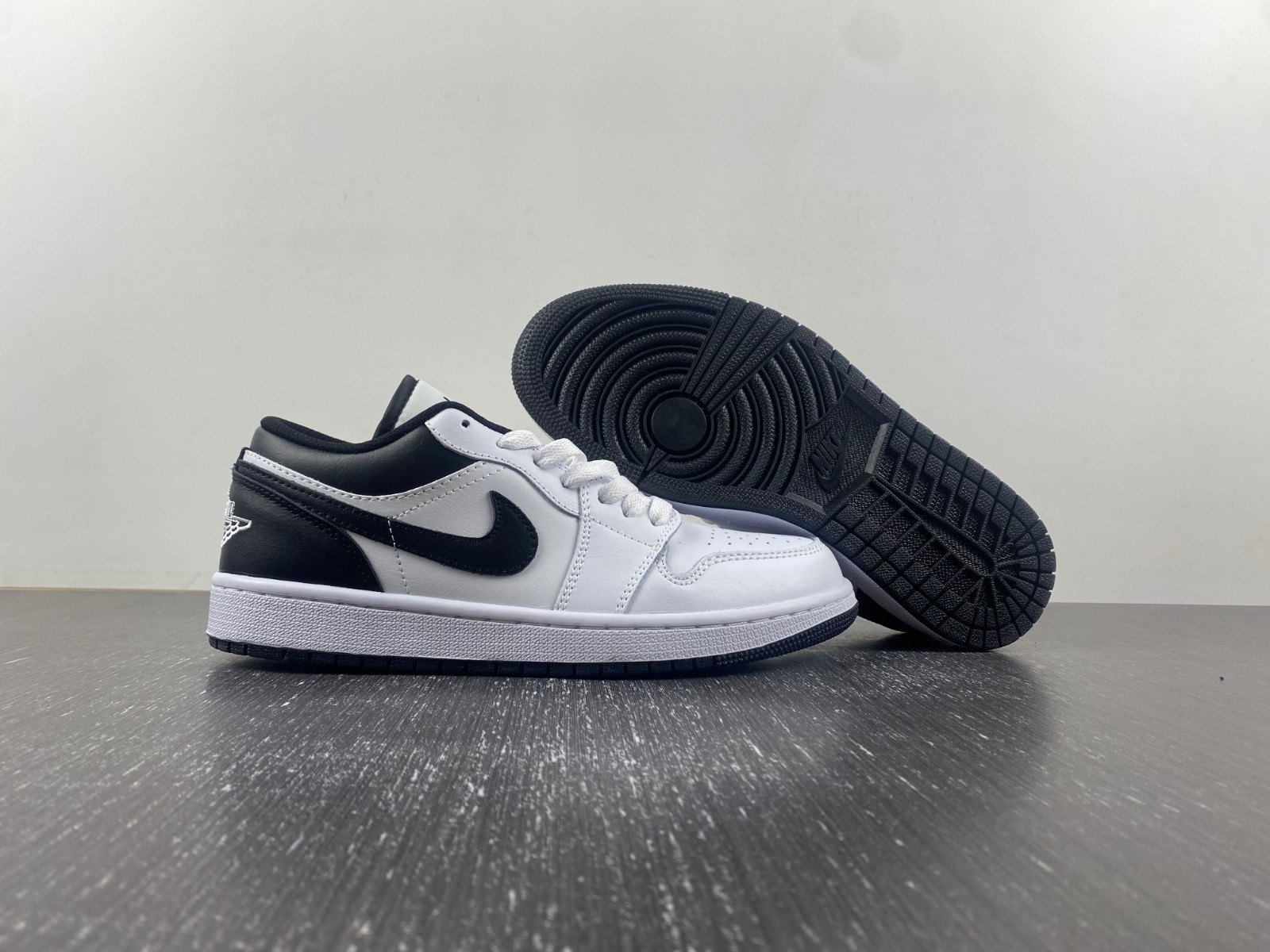 Jordan 1 Low White Black Men