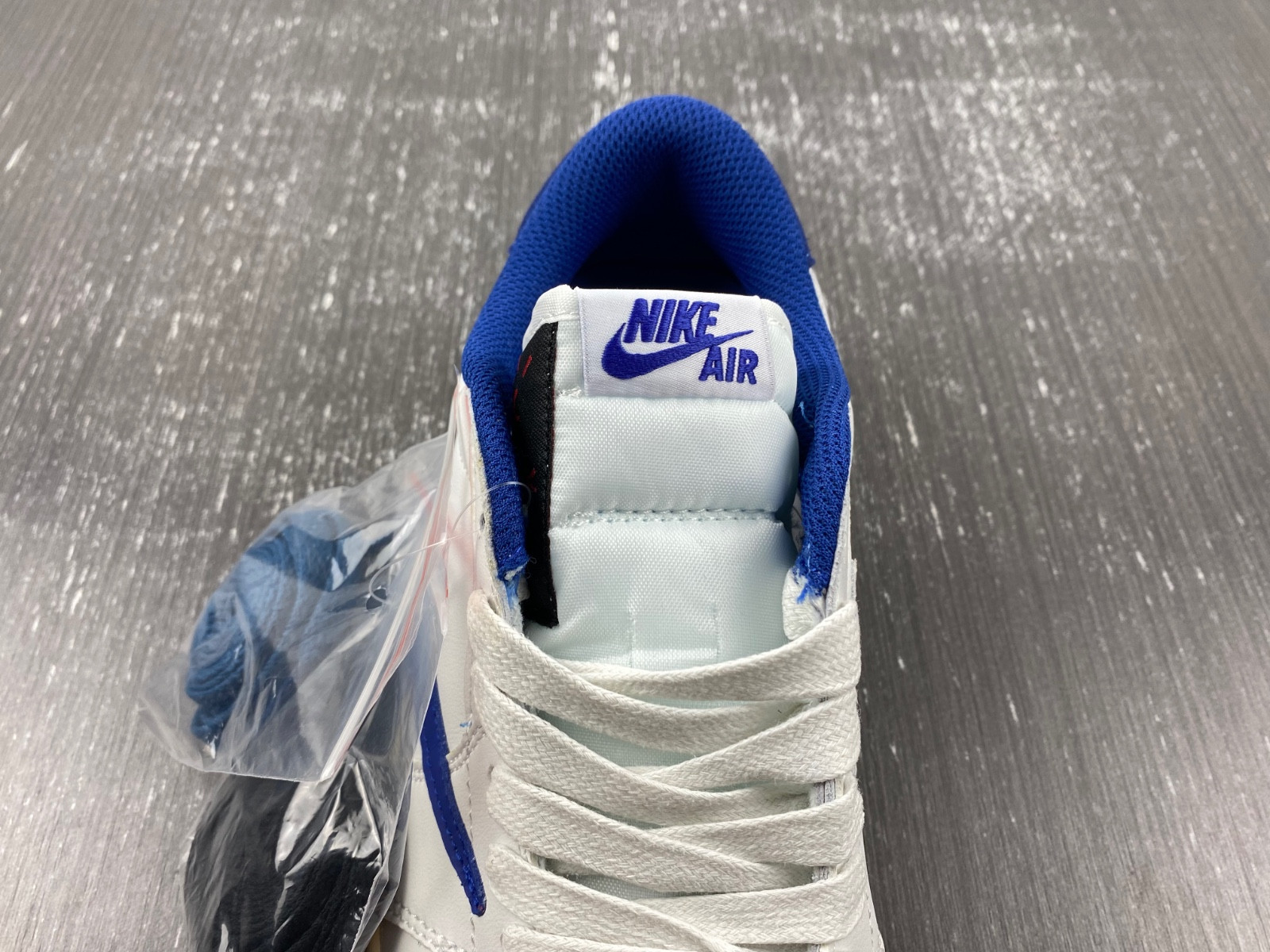 OFF-WHITE x Travis Scott x Air Jordan 1 OW DM7890-111