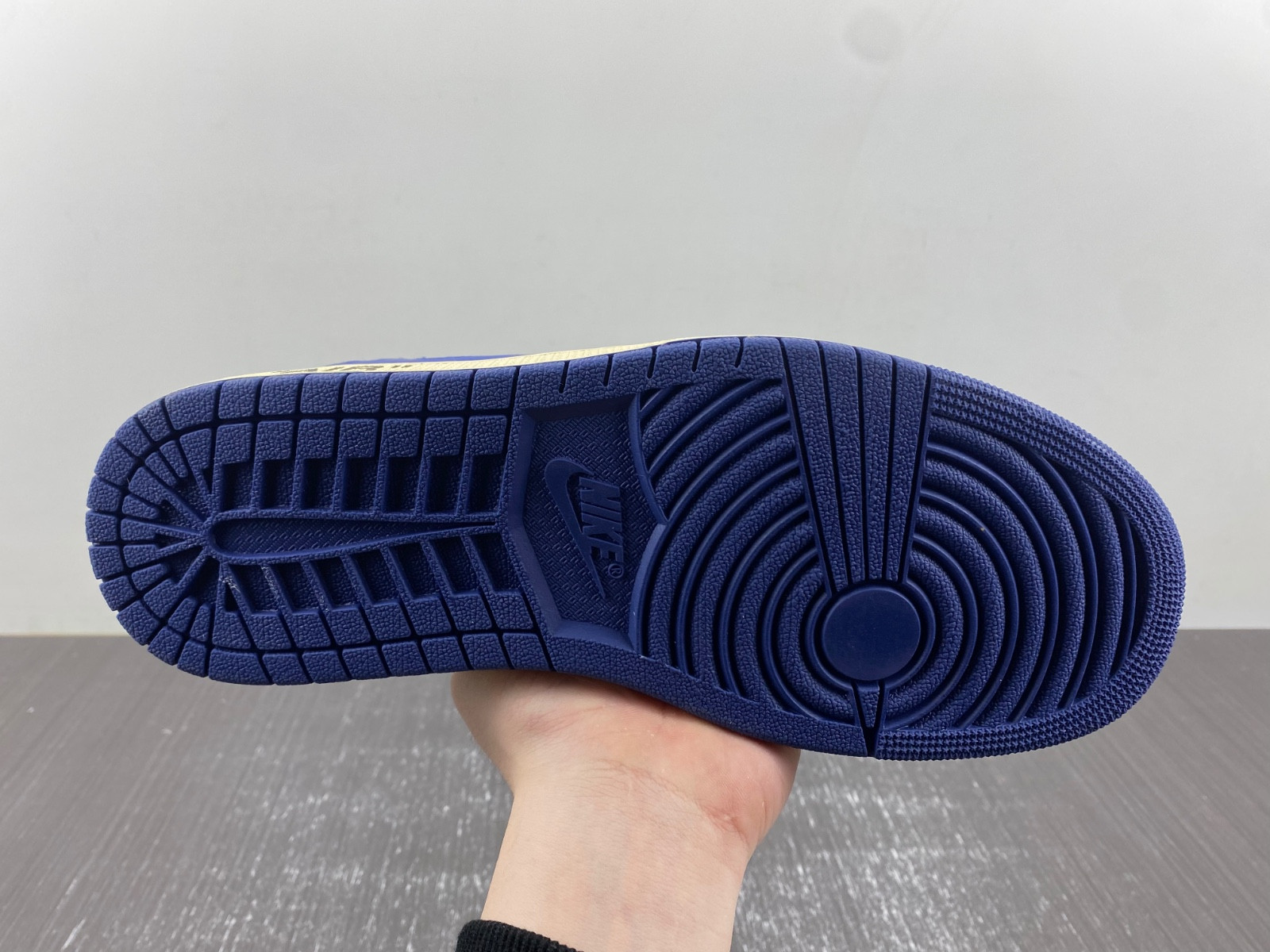 OFF-WHITE x Travis Scott x Air Jordan 1 OW DM7890-111