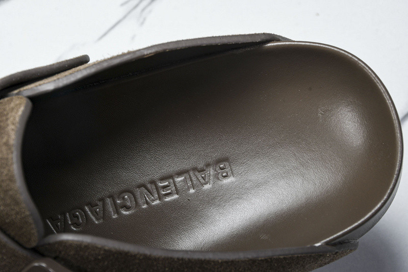 Ba*len*cia*ga Ba*len*cia*ga brown ‘sunday’ suede slides