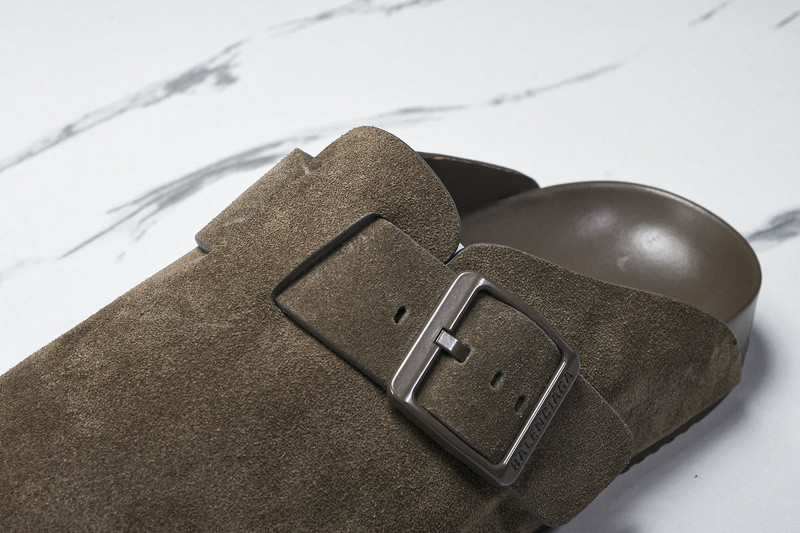 Ba*len*cia*ga Ba*len*cia*ga brown ‘sunday’ suede slides