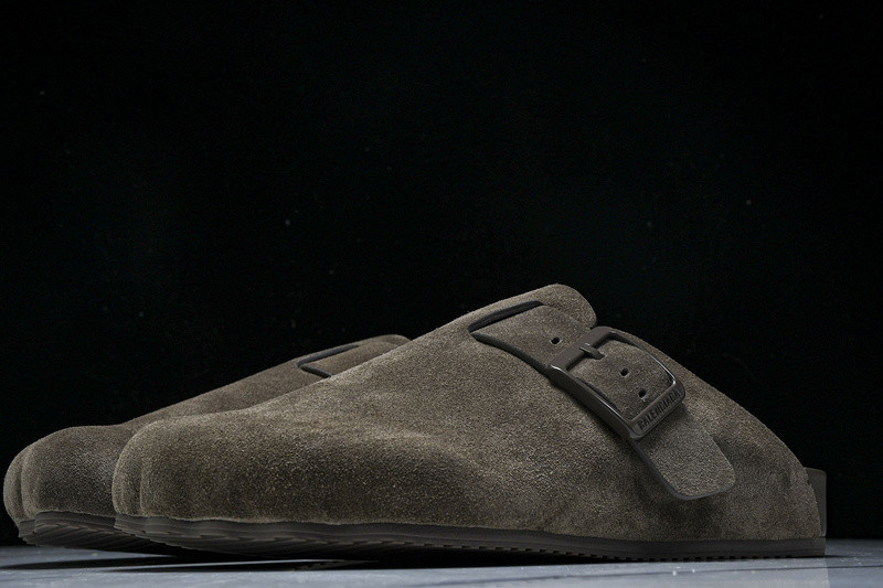 Ba*len*cia*ga Ba*len*cia*ga brown ‘sunday’ suede slides