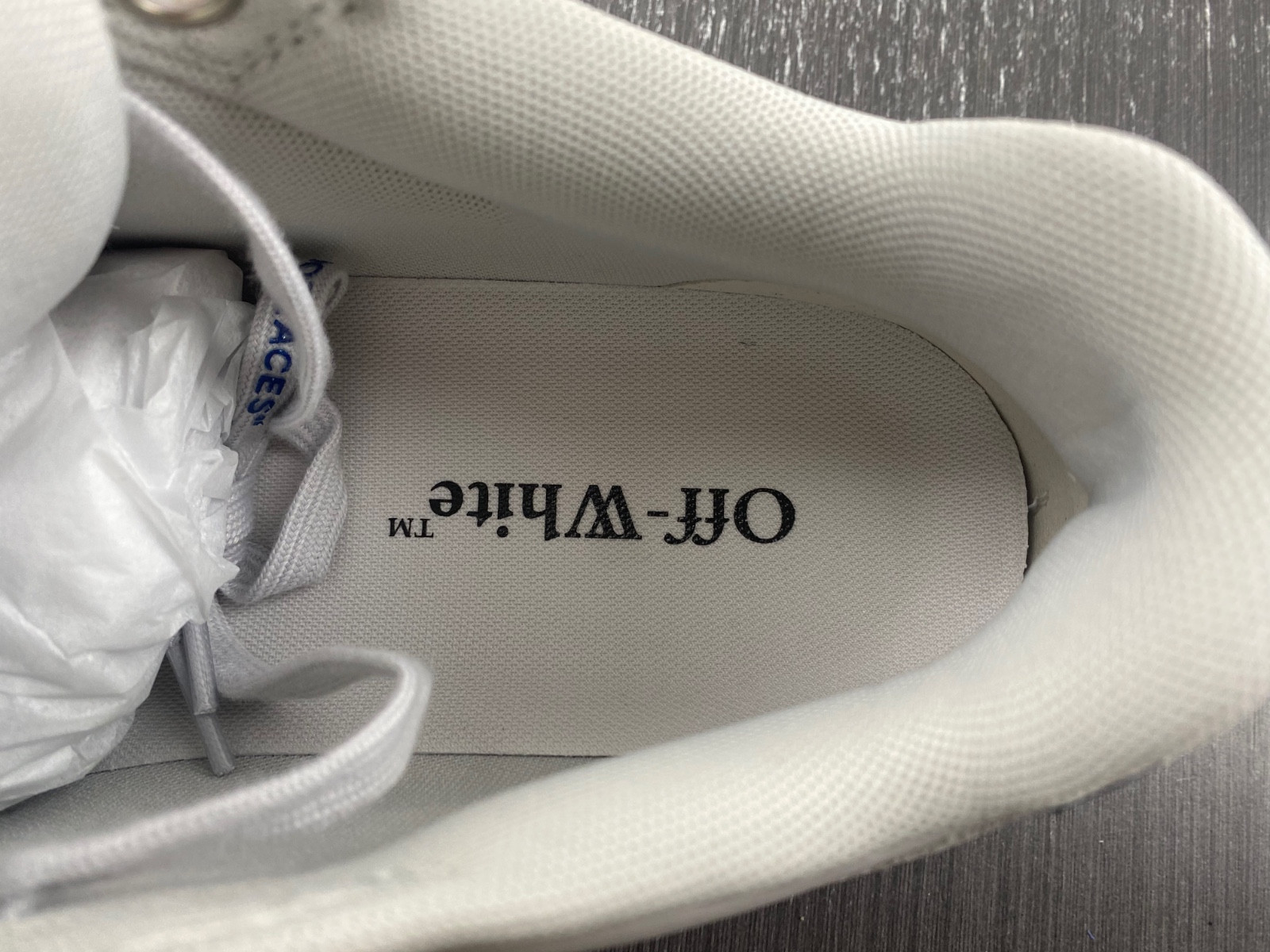 Off-White c/o Virgil Abloh