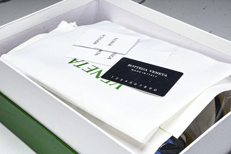 b0tt*ga Ven*ta orbit sneaker