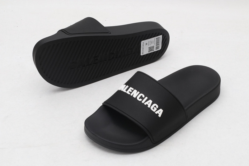 Ba*len*cia*ga black slides