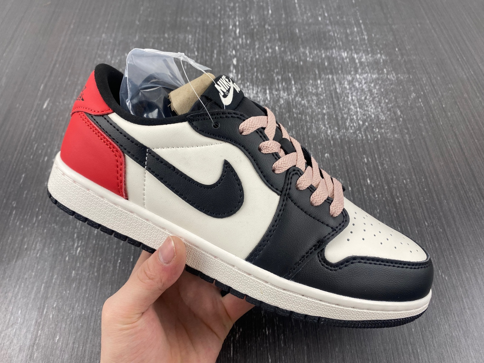 Paris Saint-Germain x Air Jordan 1 Low OG | HF8828-100