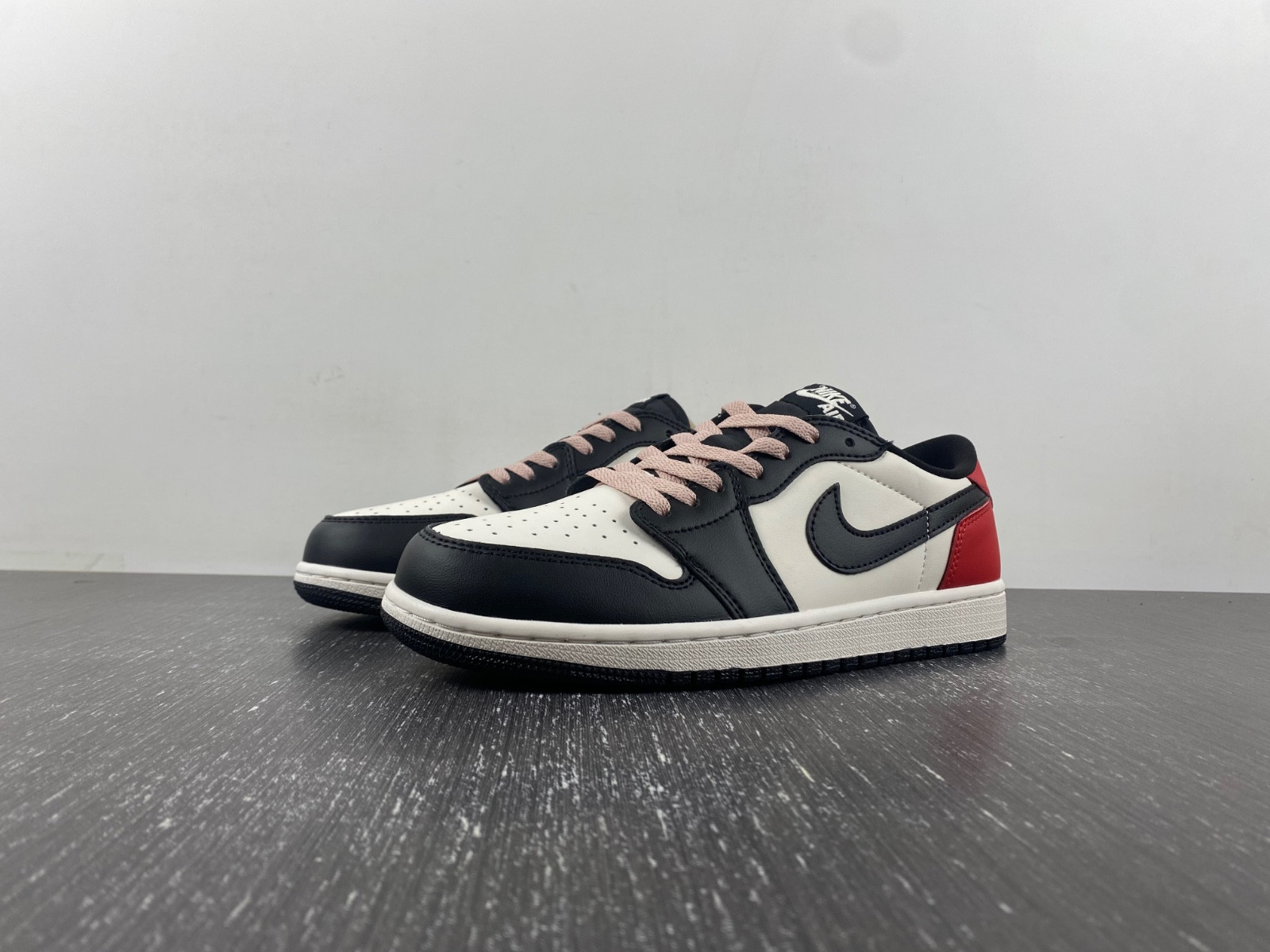 Paris Saint-Germain x Air Jordan 1 Low OG | HF8828-100