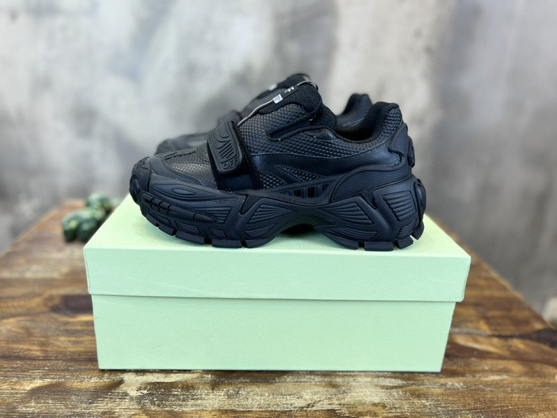 Glove Slip On in black