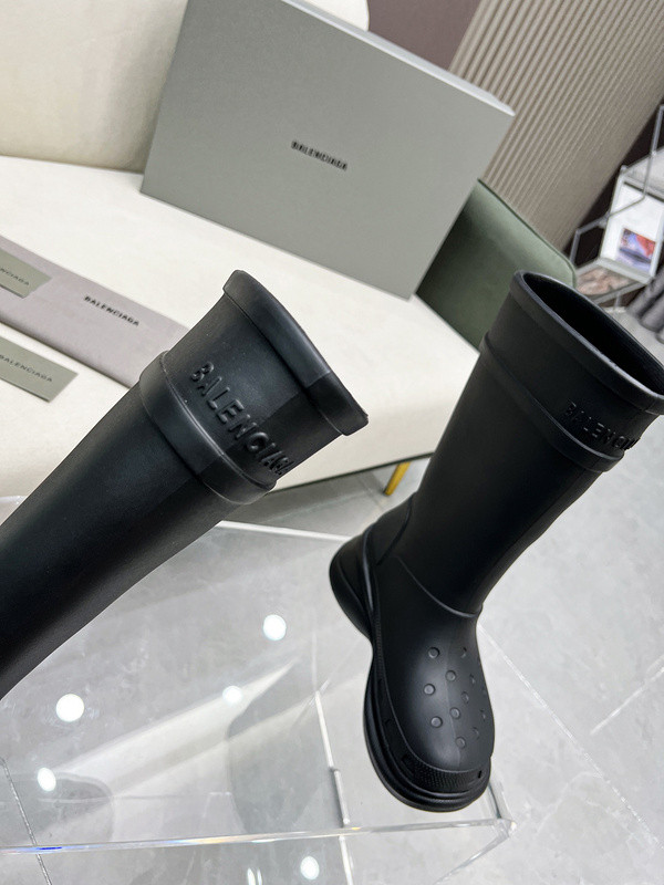 ba*len*cia*ga x Cr*0*s boot black