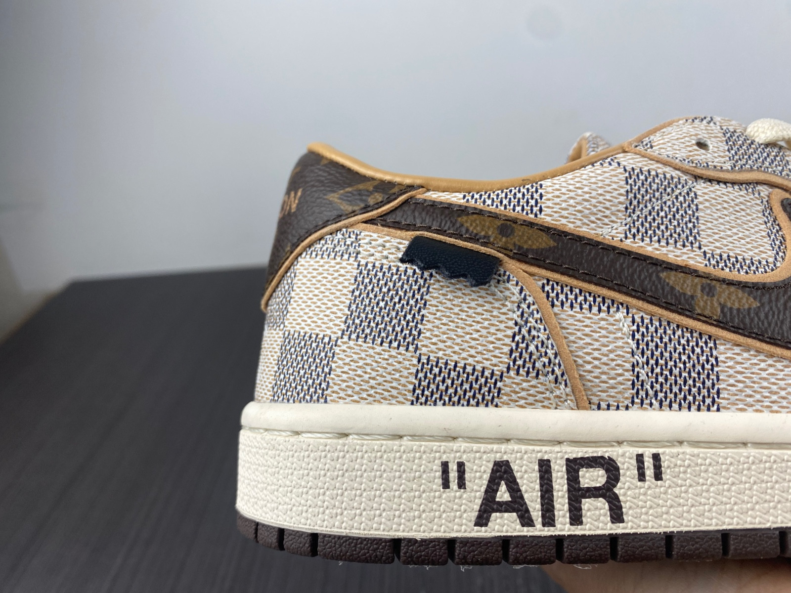 NIKE AIR FORCE 1 LOW BY VIRGIL ABLOH ( NORMAL SHOES BOX)
