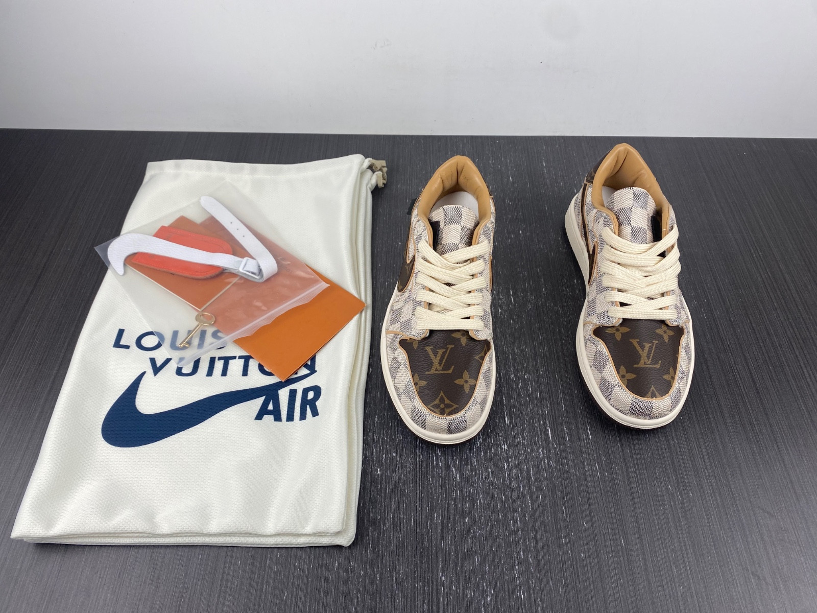 NIKE AIR FORCE 1 LOW BY VIRGIL ABLOH ( NORMAL SHOES BOX)