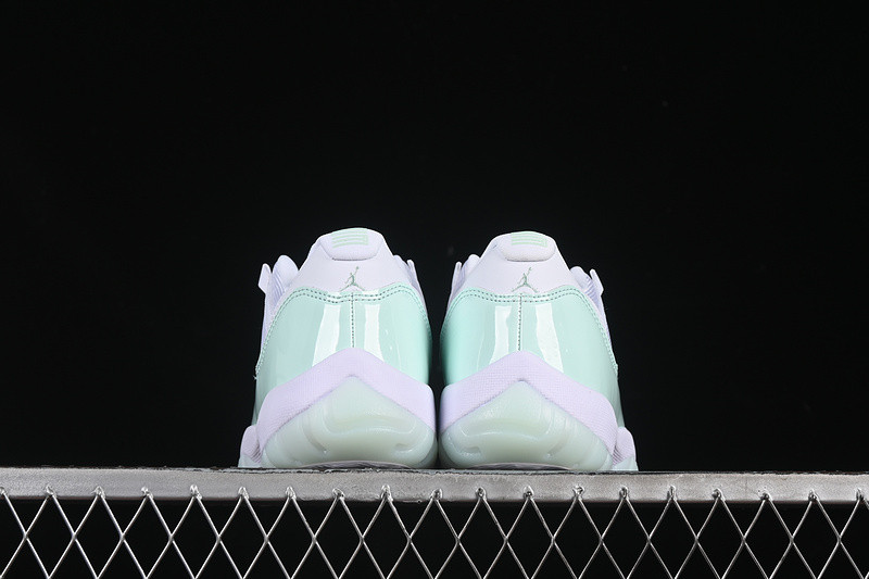 Air Jordan 11 Low "Igloo" AH7860-103