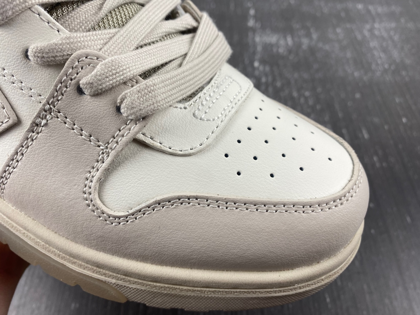 Off-White c/o Virgil Abloh