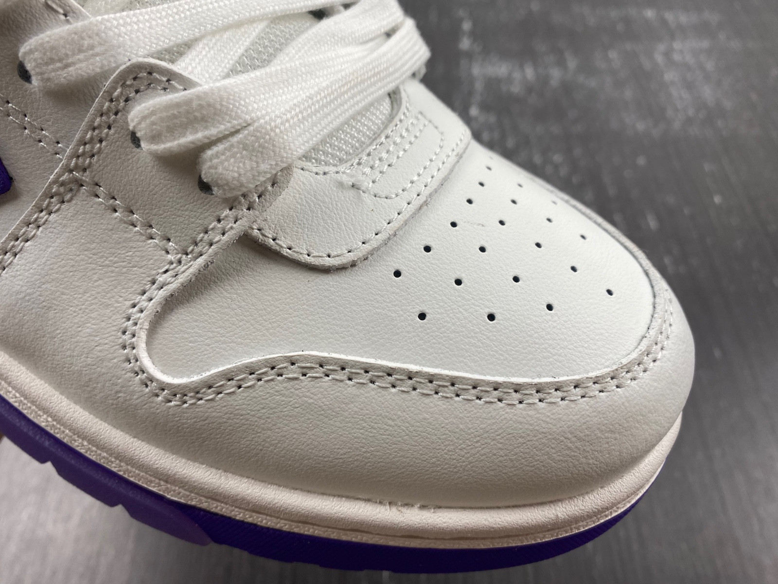 Off-White c/o Virgil Abloh