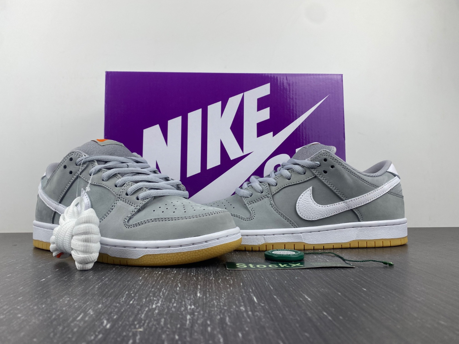 Nike SB Dunk Low “Grey Gum” DV5464-001
