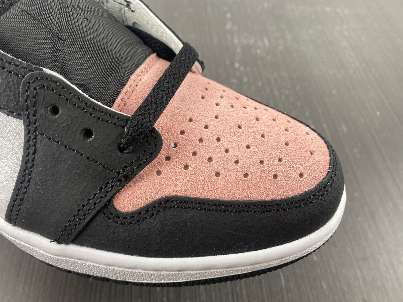 Jordan 1 Low OG Bleached Coral CZ0790-061