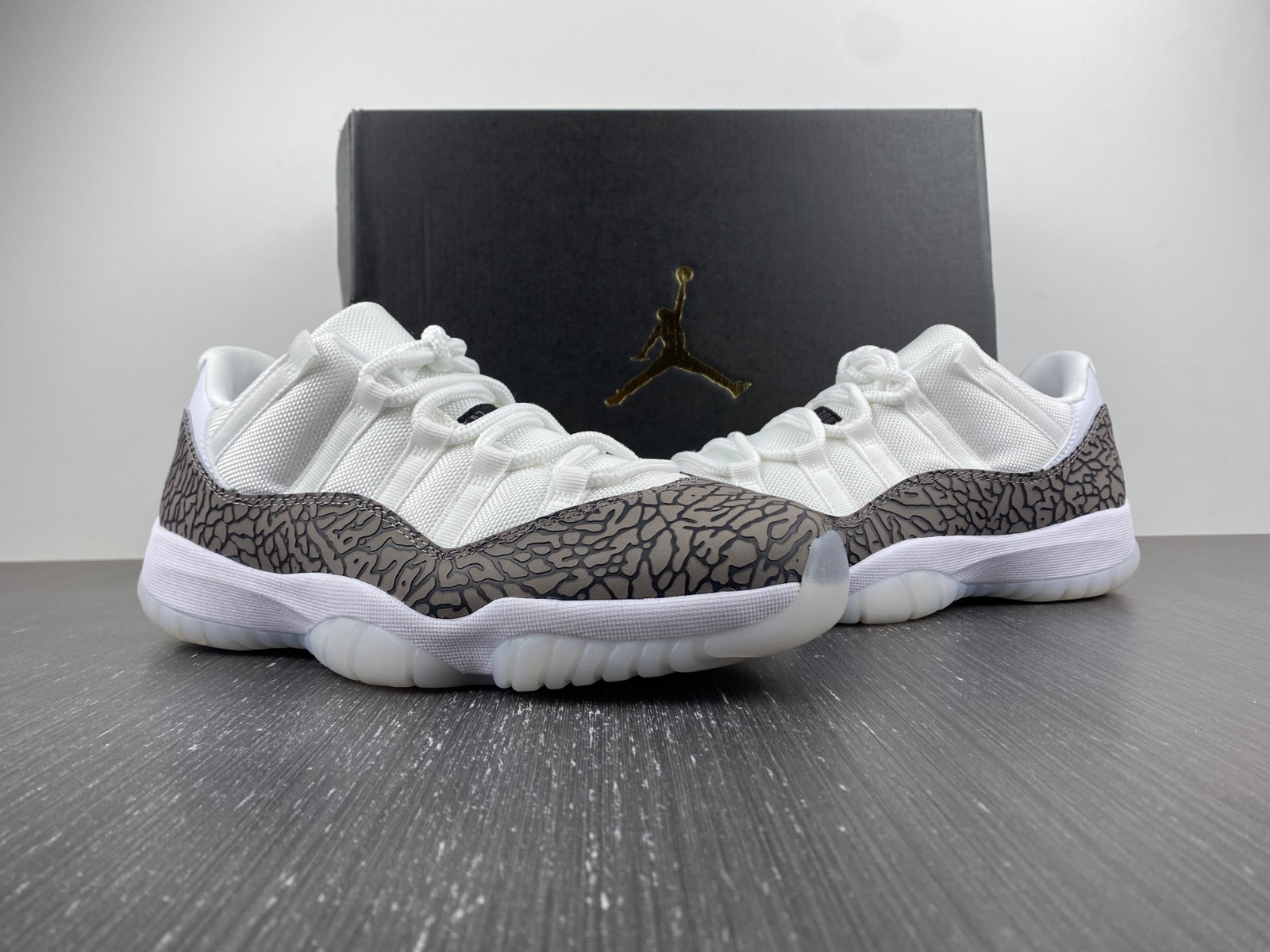 Air Jordan 11 Low Cement Grey AV2187-140