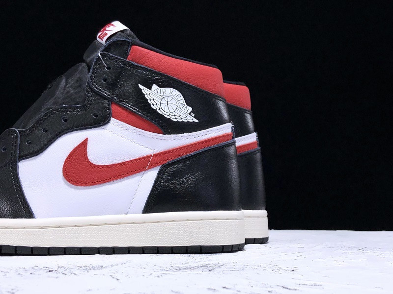 AIR JORDAN 1 BLACK WHITE GYM RED 555088-061