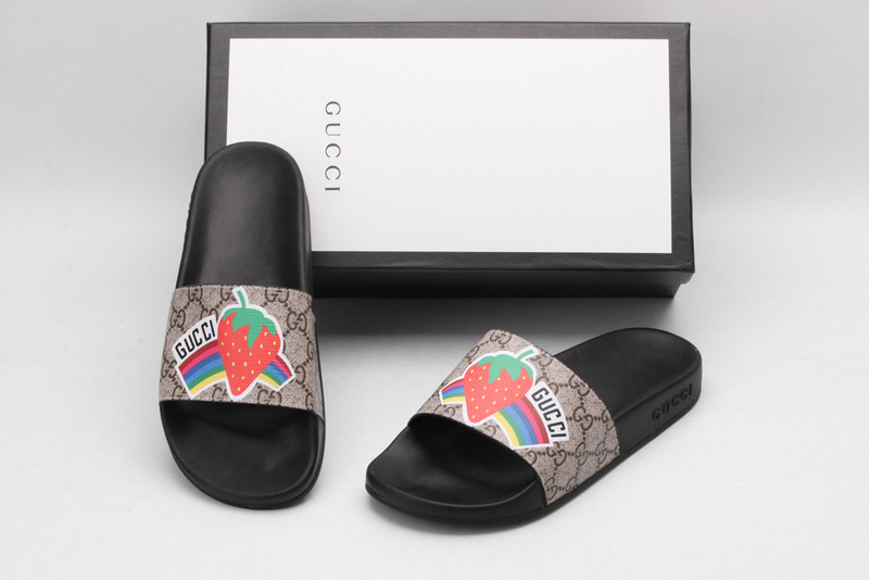 GUC LEATHER SLIDE
