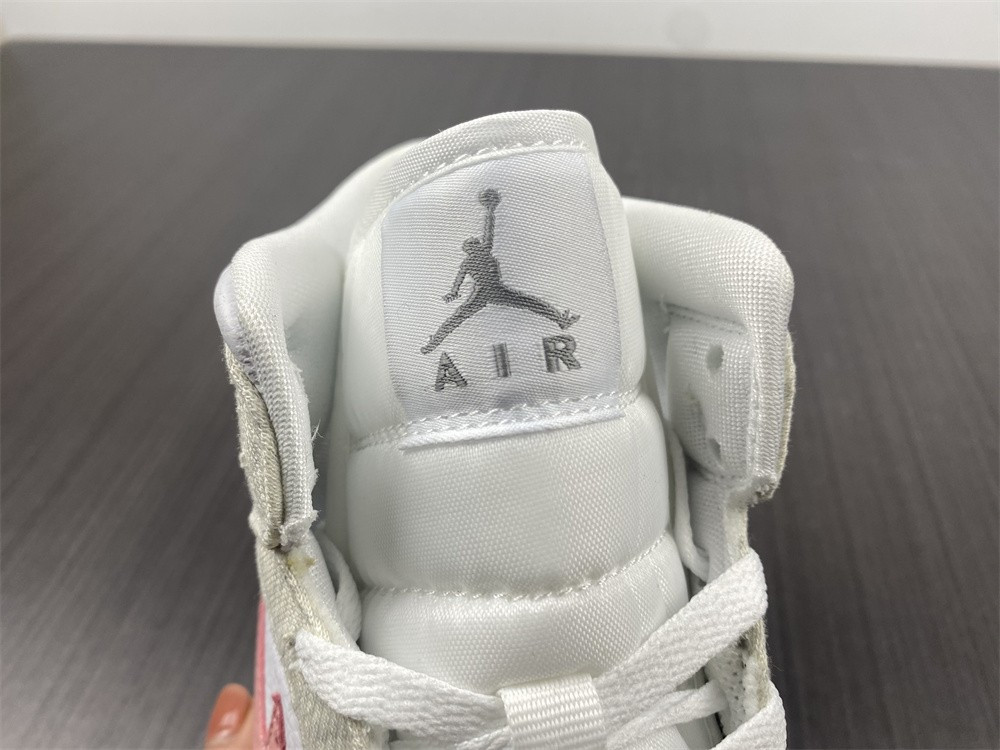 Air Jordan 1 Mid SE “Light Iron Ore” DN4045-001