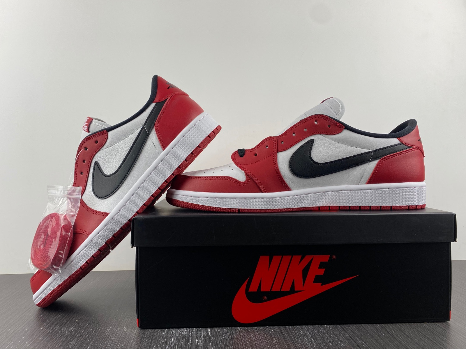 Jordan 1 Retro Low Chicago (2016) 705329-600