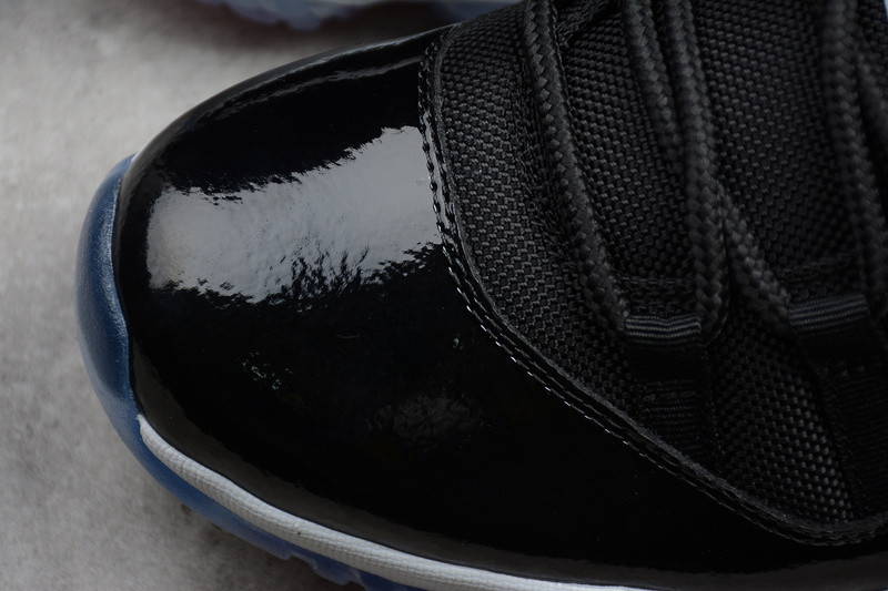 AIR JORDAN 11 RETRO LOW "INFRARED" 528895-023