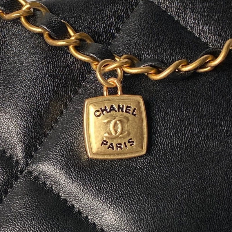 Ch**el shopping bag in shiny lambskin (as5740)