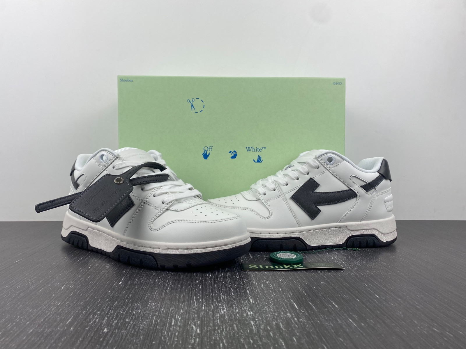 Off-White c/o Virgil Abloh