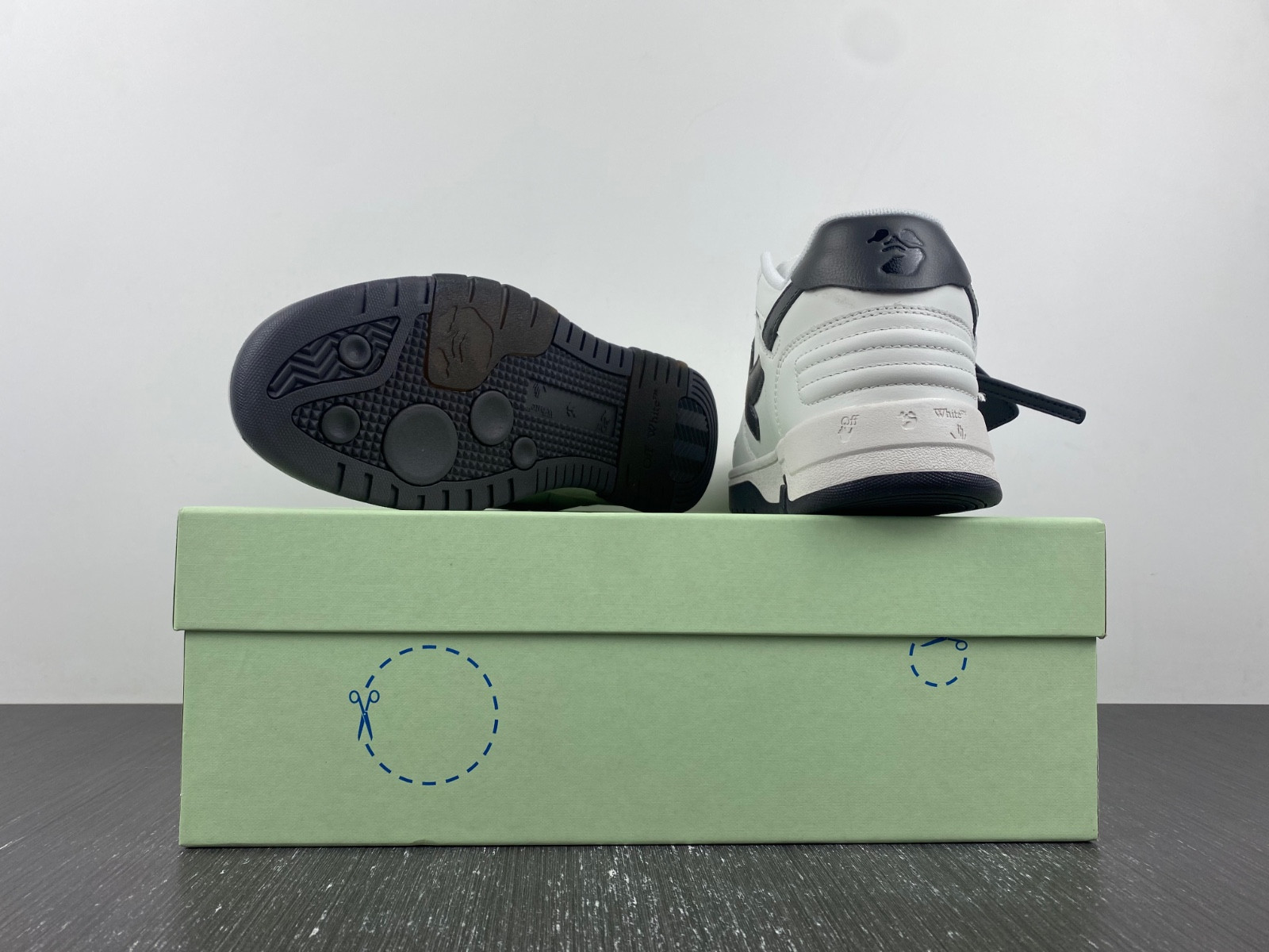 Off-White c/o Virgil Abloh