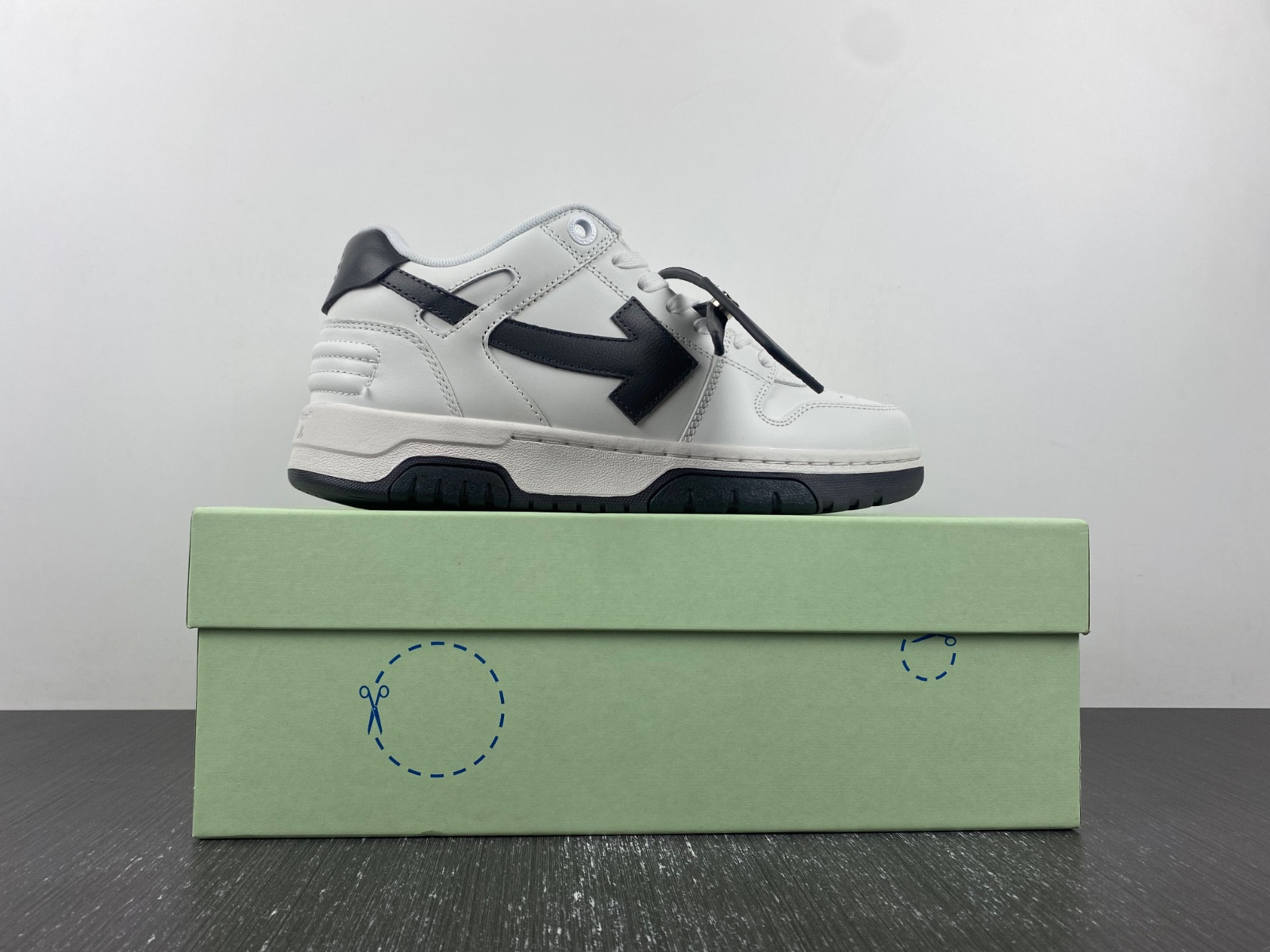 Off-White c/o Virgil Abloh