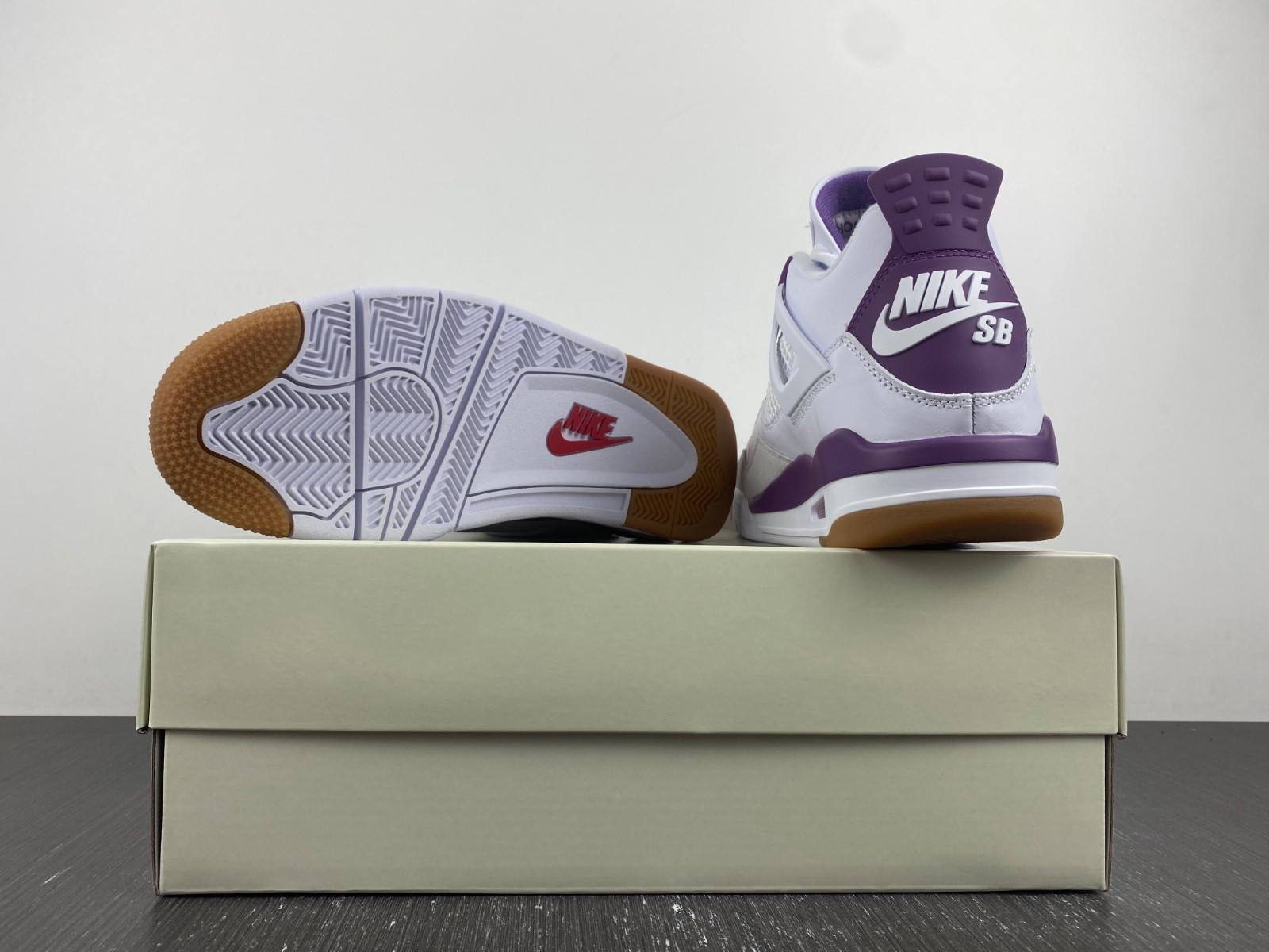 NIKE SB X AIR JORDAN 4 DR5415-150