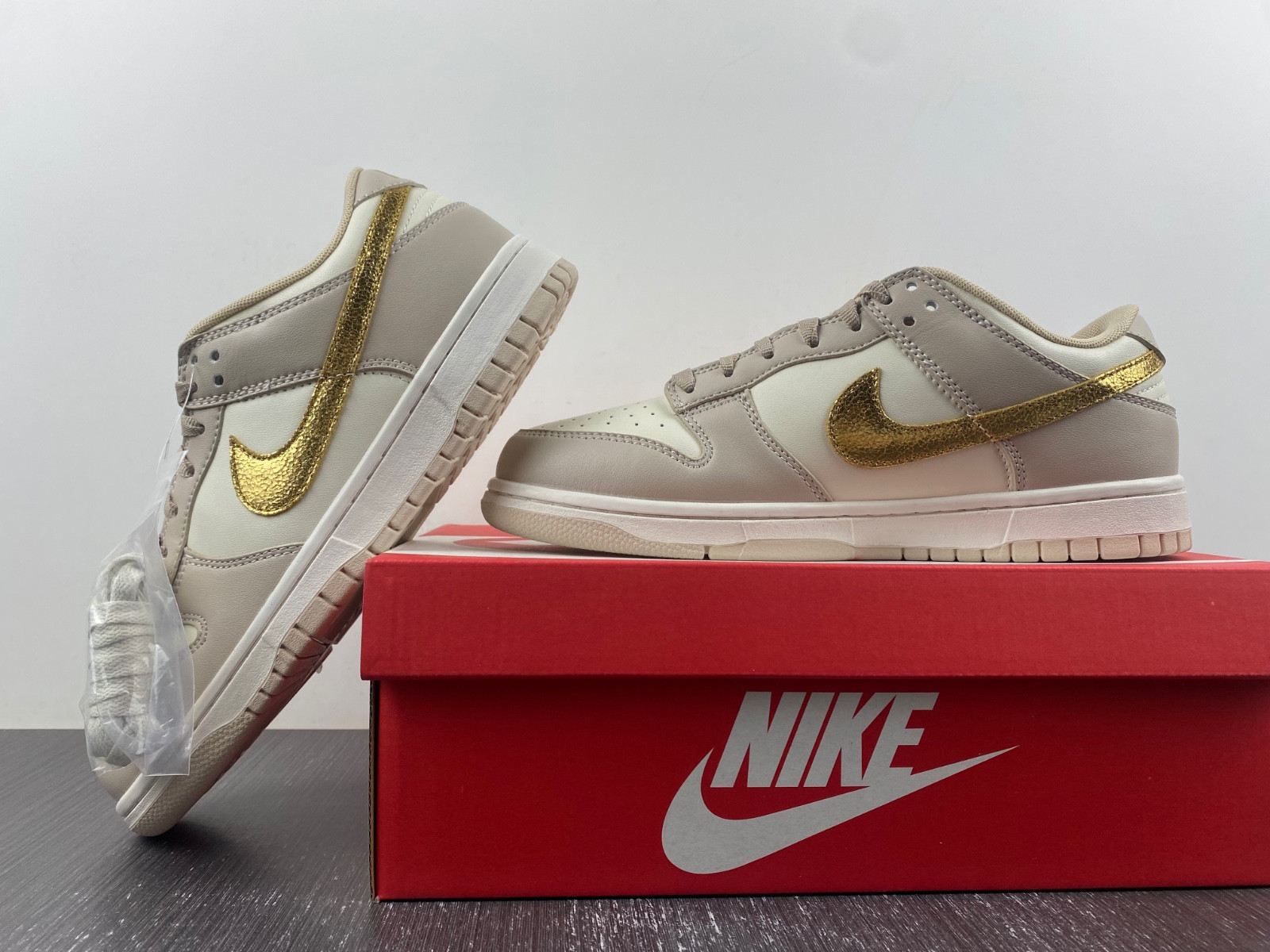 Nike Dunk Low Phantom Metallic Gold DX5930-001