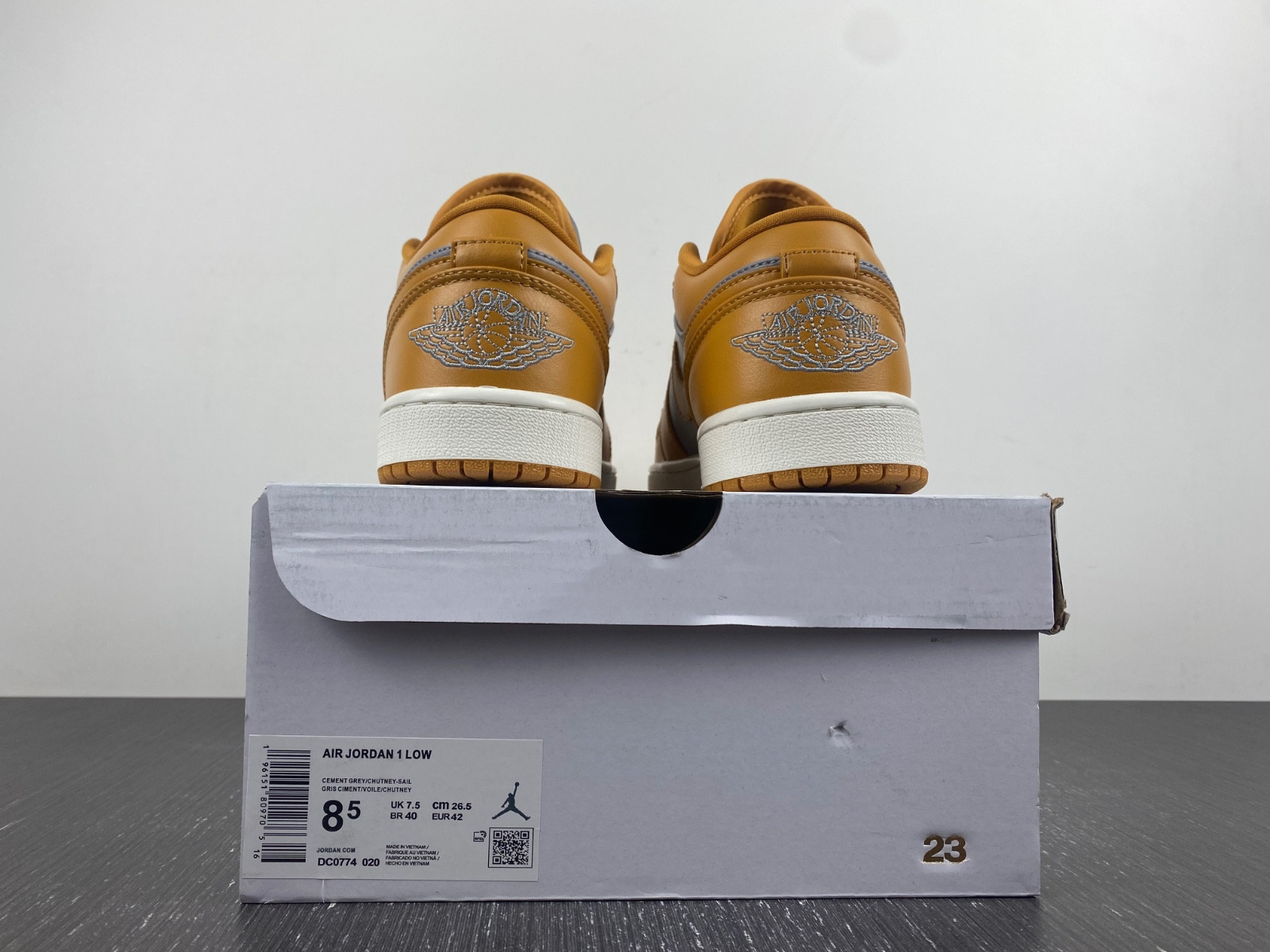 NIKE AIR JORDAN 1 LOW CHUTNEY DC0774-020