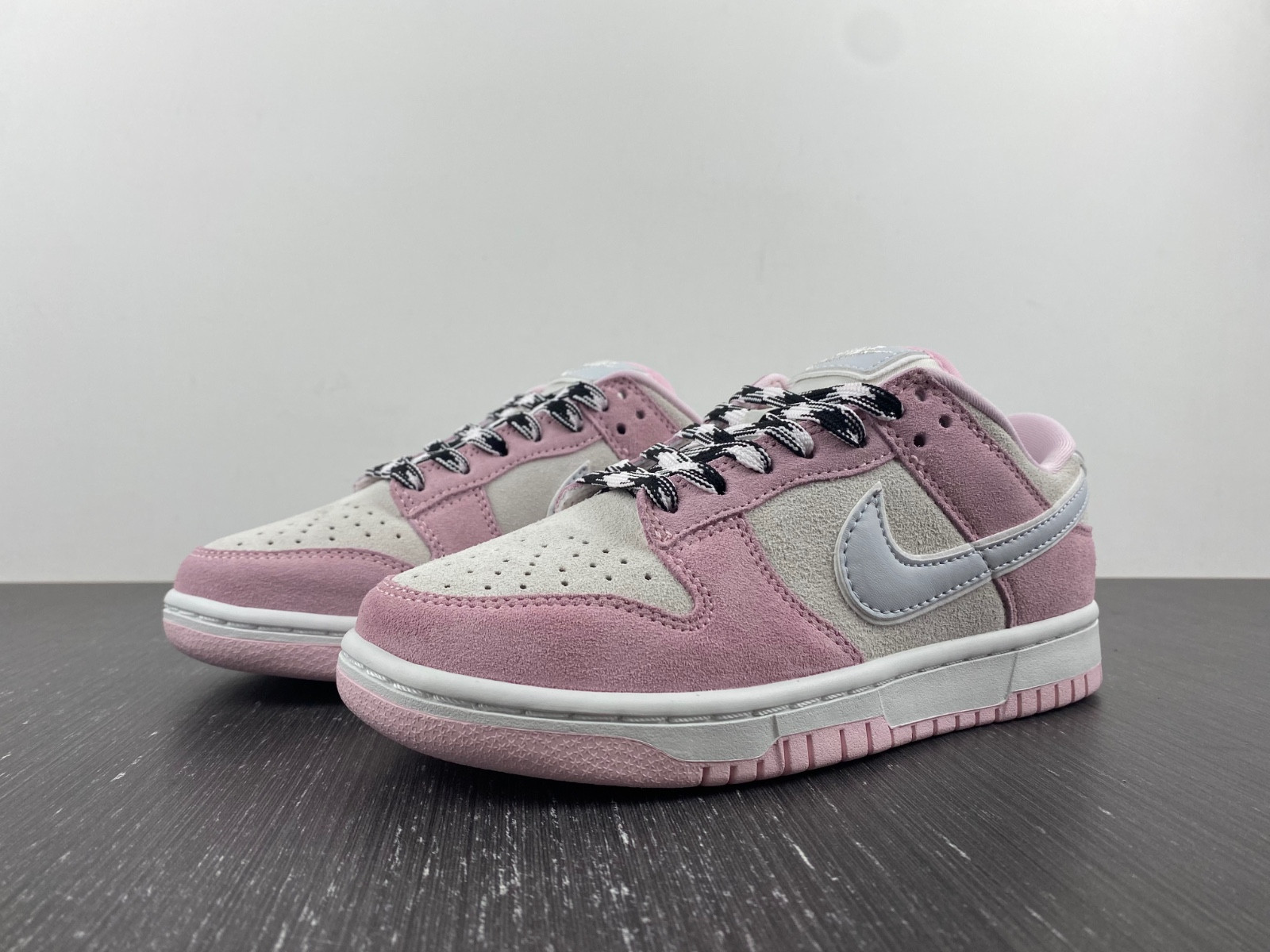 Nike SB Dunk Low LX Pink Foam White Black DV3054-600