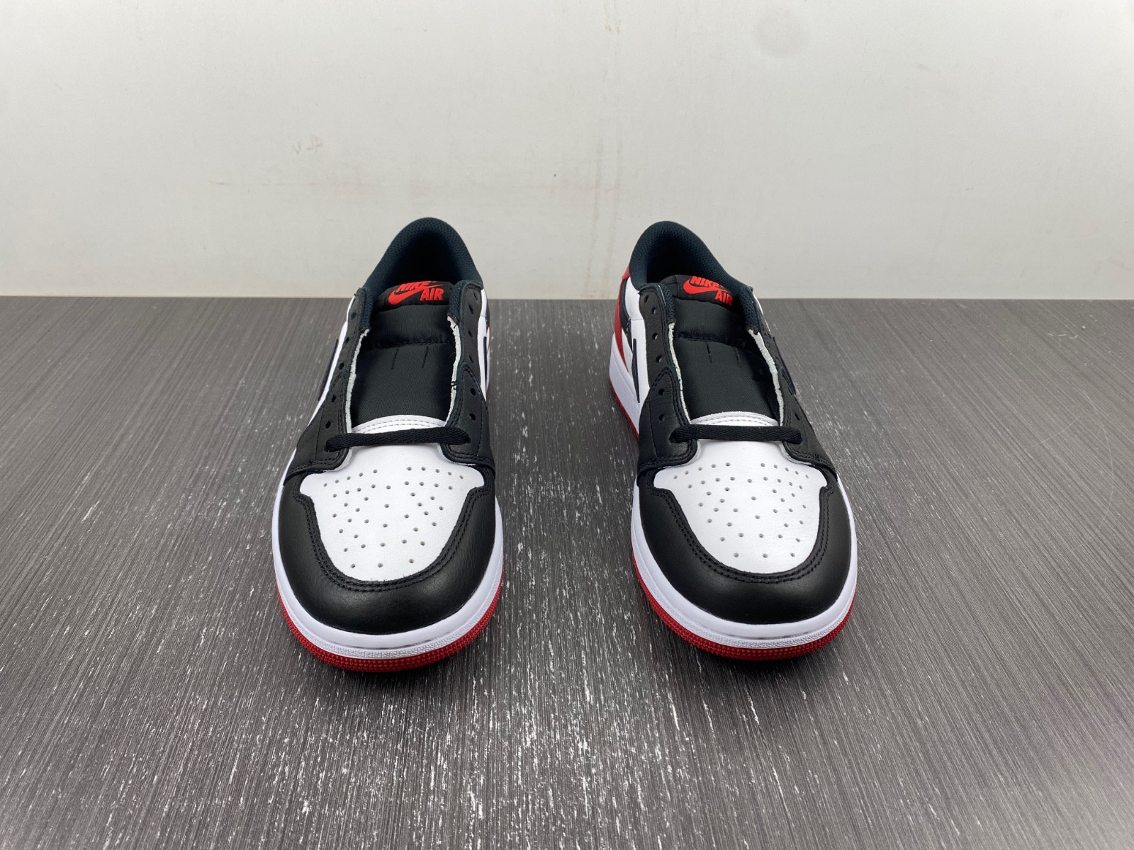 Air Jordan 1 Low OG "Black Toe" CZ0790-106