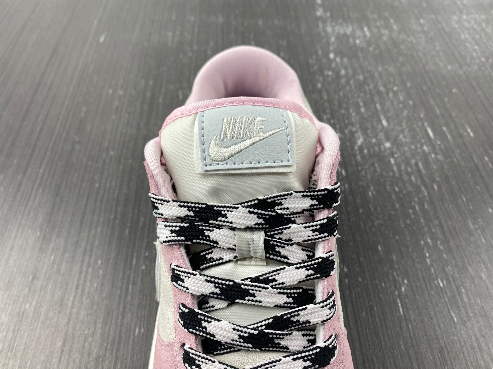 Nike SB Dunk Low LX Pink Foam White Black DV3054-600