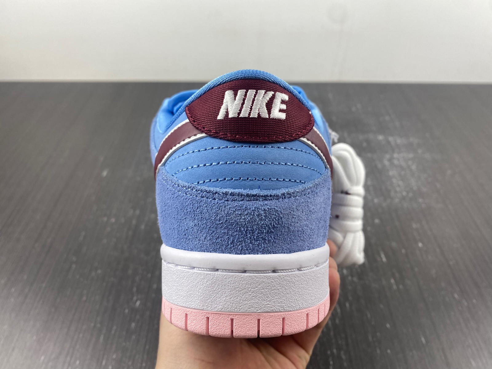 Nike SB Dunk Low Philadelphia Phillies - DQ4040-400