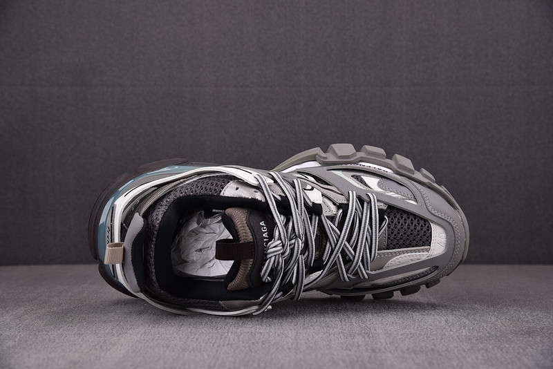 Ba*len*cia*ga led track trainer 