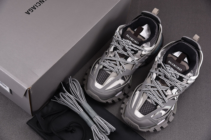 Ba*len*cia*ga led track trainer 