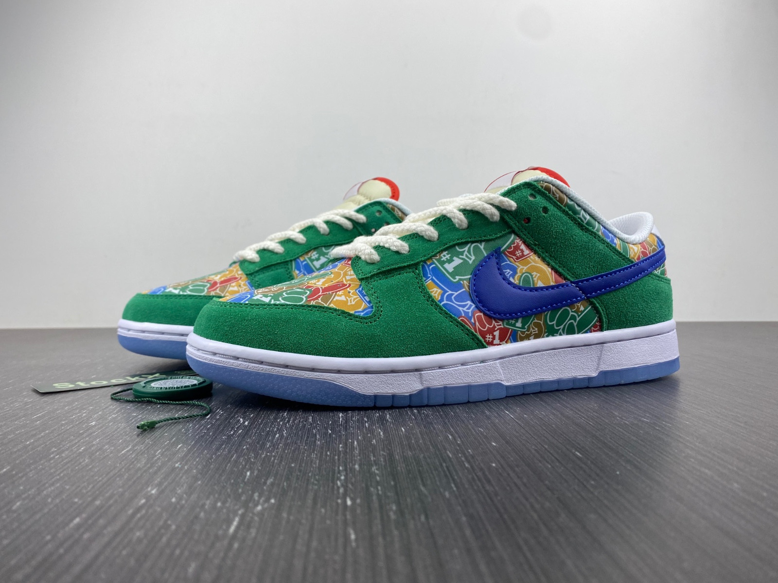 Nike Dunk Low Foam Finger - DZ5184-300