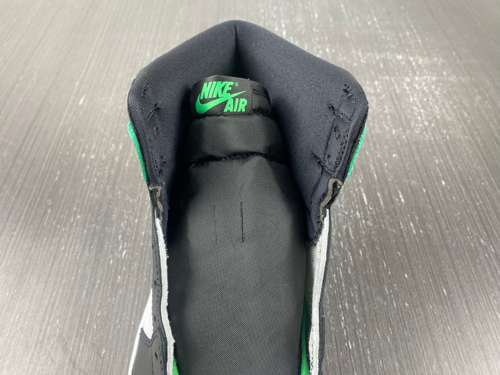 Air Jordan 1 Retro High OG "Celtics" DZ5485-031