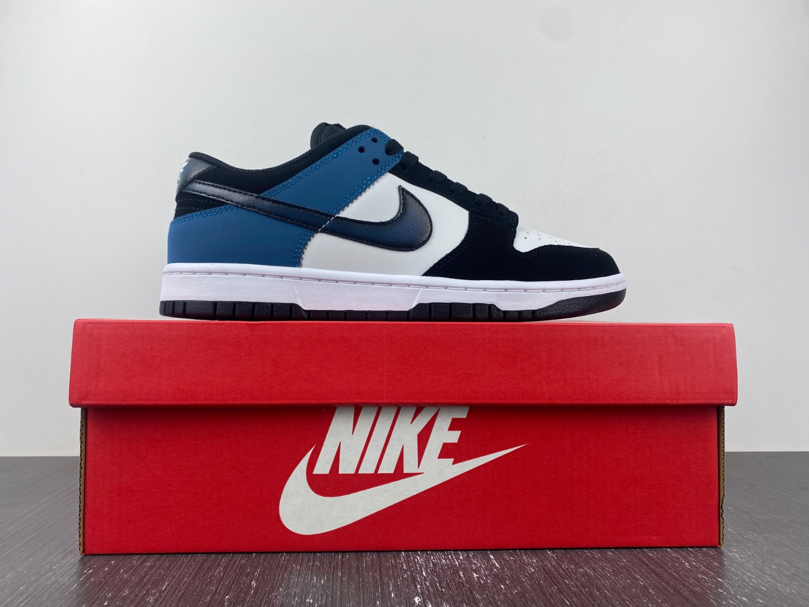 Nike Dunk Low "Black/Teal" FD6923-100