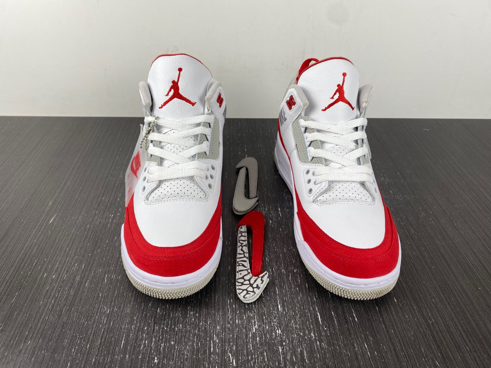 Jordan 3 Retro Tinker White University Red CJ0939-100