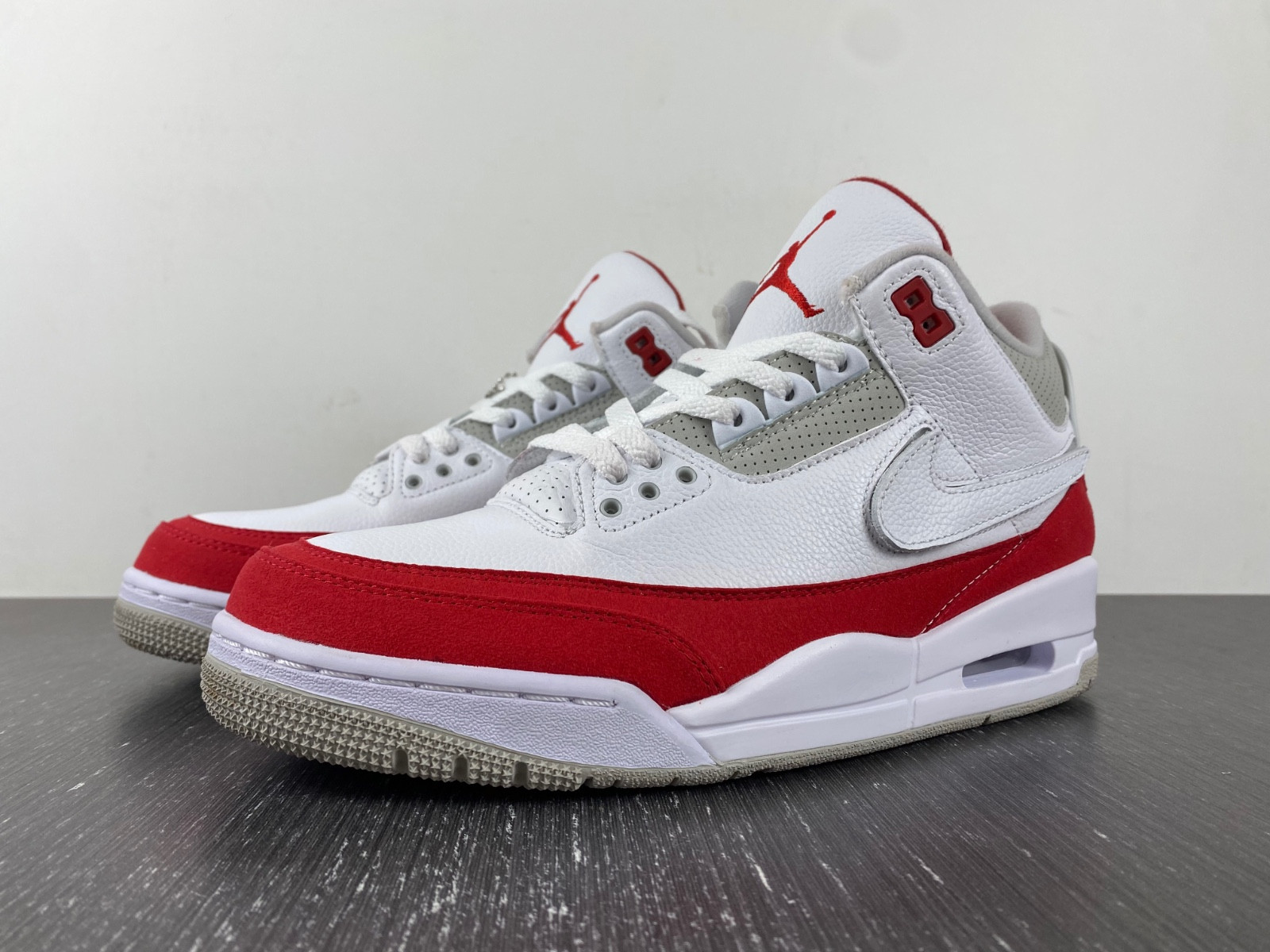 Jordan 3 Retro Tinker White University Red CJ0939-100
