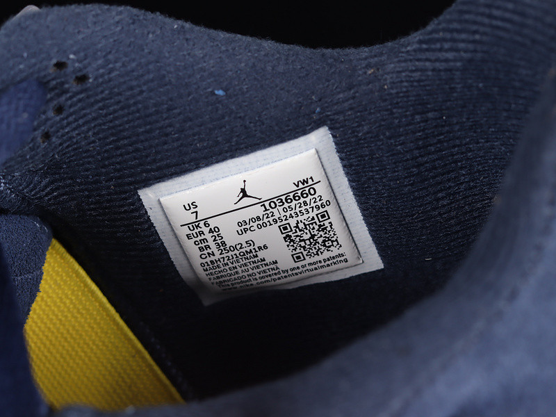 Jordan 4 Retro Michigan (PE) AJ4 1036660